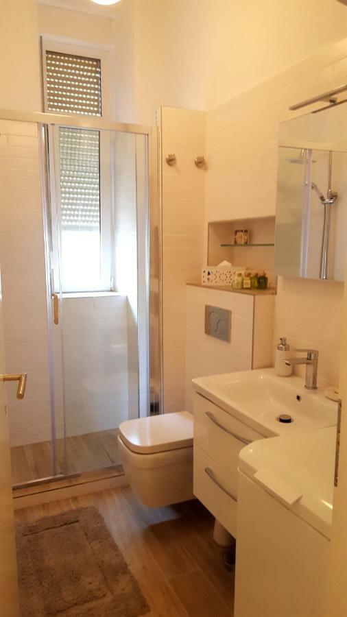 Studio Apartment Vanna - 1St Row To The Sea Opatija Luaran gambar
